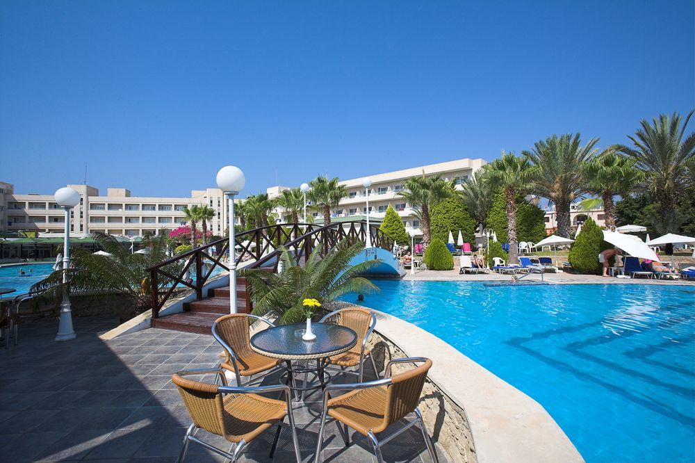 Aloe Hotel Paphos Eksteriør billede