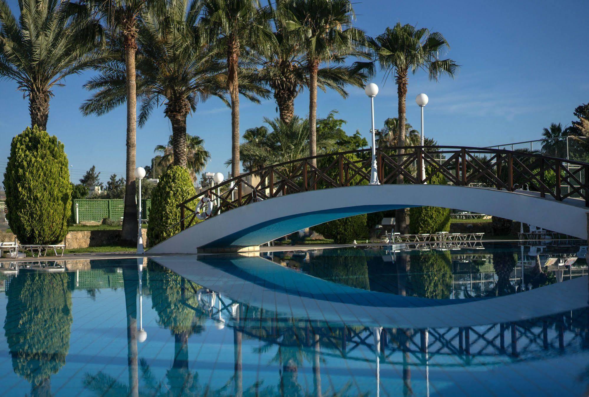 Aloe Hotel Paphos Eksteriør billede