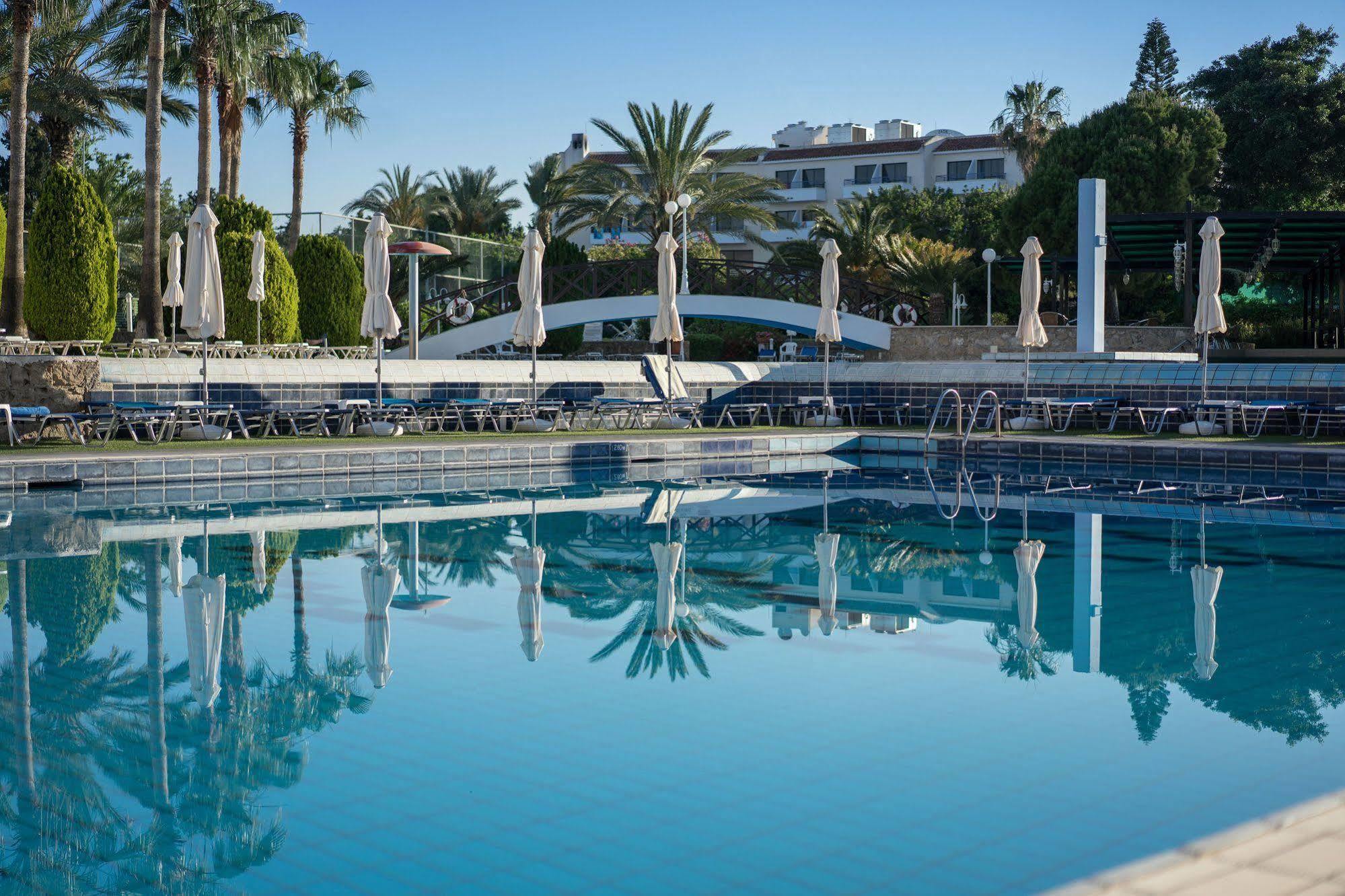 Aloe Hotel Paphos Eksteriør billede